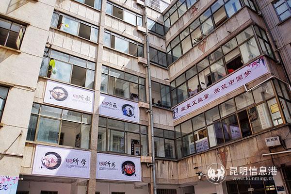 呈貢區(qū)老年大學外觀 記者蘇雯芊 攝 呈貢區(qū)老年大學外觀 記者蘇雯芊 攝