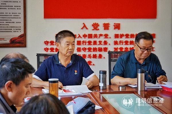 張寶華給藝術團的黨員上黨課 記者蘇雯芊 攝 張寶華給藝術團的黨員上黨課 記者蘇雯芊 攝