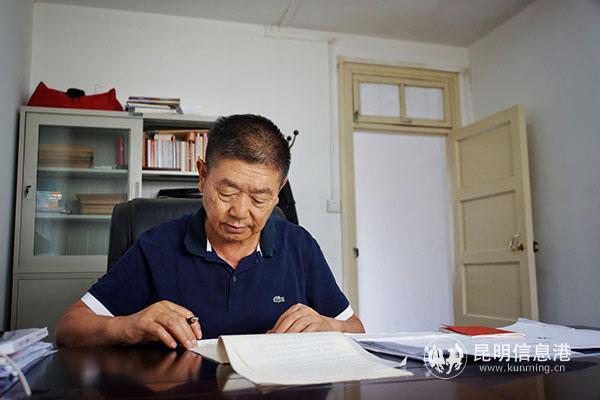 張寶華在辦公 記者蘇雯芊 攝 張寶華在辦公 記者蘇雯芊 攝