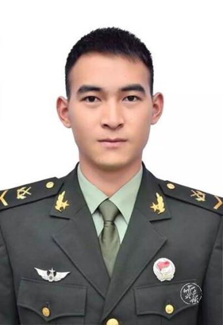 為這一幕，致敬！排雷英雄杜富國(guó)，向習(xí)近平總書記敬上特殊軍禮！4