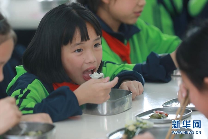 貴州:“大數(shù)據(jù)”護(hù)航學(xué)生“舌尖安全” (社會(huì))(5)貴州:“大數(shù)據(jù)”護(hù)航學(xué)生“舌尖安全”