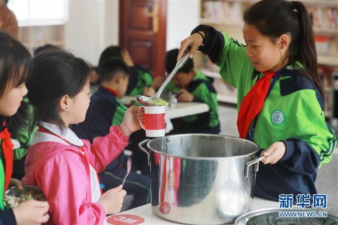 貴州:“大數(shù)據(jù)”護(hù)航學(xué)生“舌尖安全” (社會(huì))(4)貴州:“大數(shù)據(jù)”護(hù)航學(xué)生“舌尖安全”