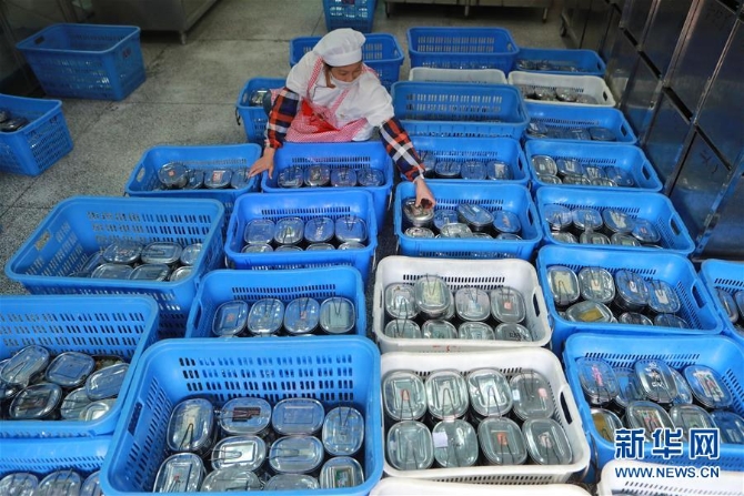 貴州:“大數(shù)據(jù)”護(hù)航學(xué)生“舌尖安全” (社會(huì))(3)貴州:“大數(shù)據(jù)”護(hù)航學(xué)生“舌尖安全”