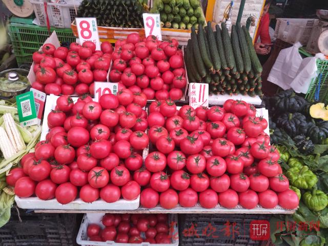 “菜市場自由”離我們越來越遠了嗎？ 還好，還有黃瓜、土豆、蓮花白這些蔬菜還可以享受“自由” (6).jpg