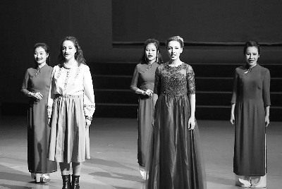 論壇開幕式演出現(xiàn)場(中央戲劇學院供圖) 論壇開幕式演出現(xiàn)場(中央戲劇學院供圖)