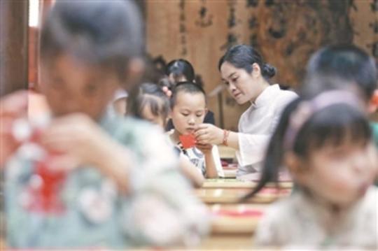 非遺傳承人“酵母式”傳承“徽州剪紙”