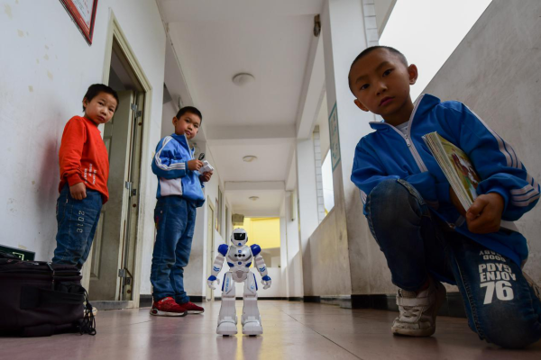 遙控機(jī)器人 遙控機(jī)器人