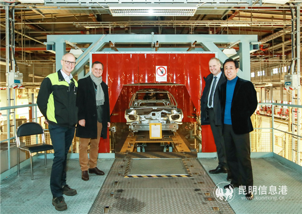 許家印視察恒大NEVS生產(chǎn)基地 許家印視察恒大NEVS生產(chǎn)基地