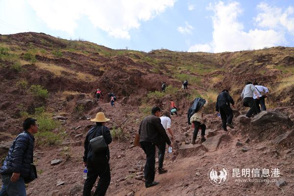 扶貧路上 扶貧路上