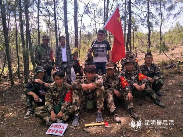 王文濤(中一)參加護(hù)林防火巡山 王文濤(中一)參加護(hù)林防火巡山