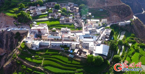 羊拉鄉(xiāng)航拍 光明網(wǎng)記者張瑜攝 羊拉鄉(xiāng)航拍 光明網(wǎng)記者張瑜攝