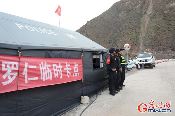 羊拉派出所羅仁臨時(shí)卡點(diǎn) 光明網(wǎng)記者張瑜攝 羊拉派出所羅仁臨時(shí)卡點(diǎn) 光明網(wǎng)記者張瑜攝