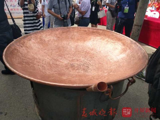 最大銅瓢牛肉火鍋