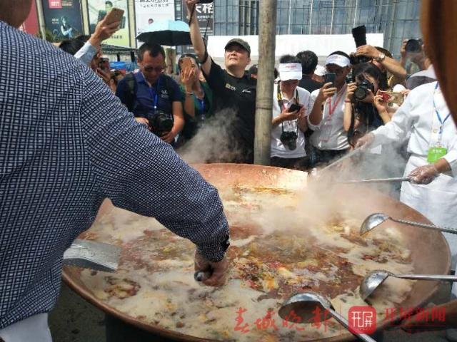 最大銅瓢牛肉火鍋