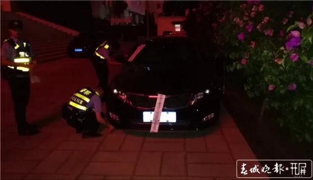 女老賴派出所里打110報(bào)警