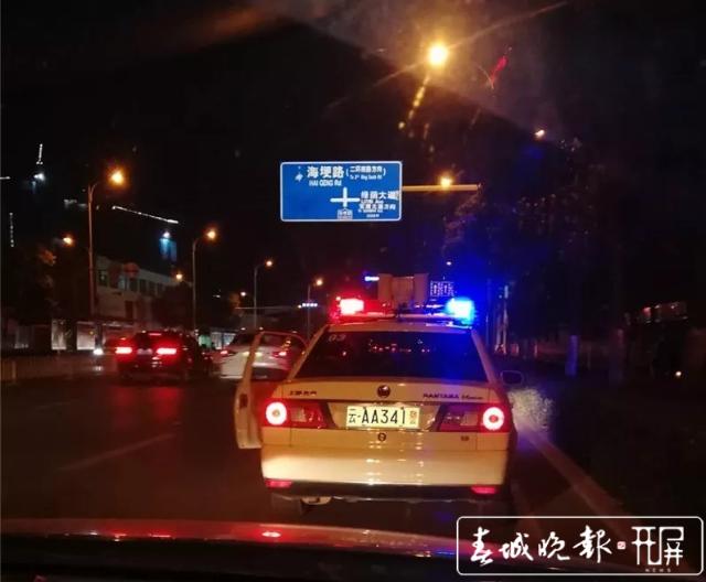 女老賴派出所里打110報警