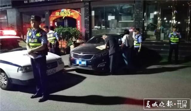 女老賴派出所里打110報警