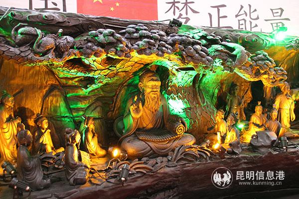 根雕作品“孔門(mén)七十二賢” 記者甘凌菲 攝 根雕作品“孔門(mén)七十二賢” 記者甘凌菲 攝