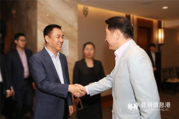 崔泰源迎接許家印一行 崔泰源迎接許家印一行