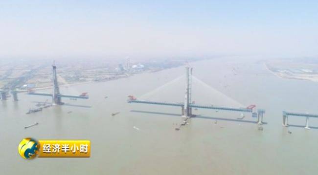 建設(shè)中的滬通長(zhǎng)江大橋