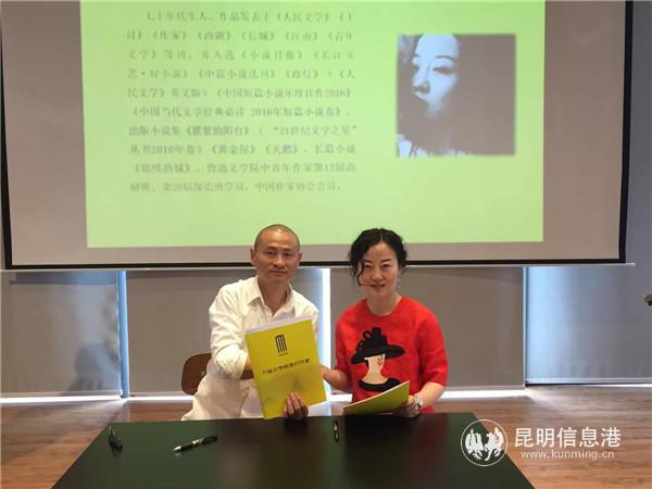 作者楊帆簽約 作者楊帆簽約