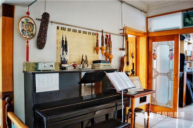 劉俊家中擺放著許多樂器 記者蘇雯芊攝 劉俊家中擺放著許多樂器 記者蘇雯芊攝