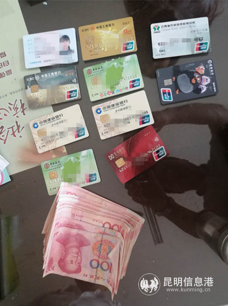 包內(nèi)物品(乘客粗心遺失皮包 公交駕駛員拾到聯(lián)系失主) 包內(nèi)物品(乘客粗心遺失皮包 公交駕駛員拾到聯(lián)系失主)