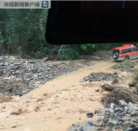 云南金平金水河鎮(zhèn)突發(fā)山洪3.jpg