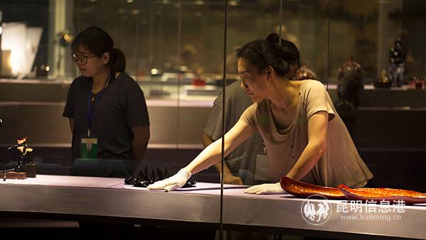 田雪布展工作照 供圖 田雪布展工作照 供圖