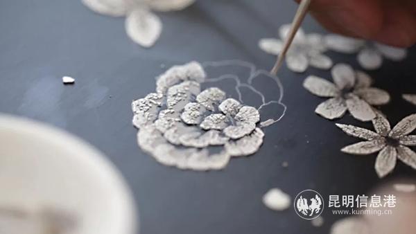 制作漆藝作品過程 供圖 制作漆藝作品過程 供圖