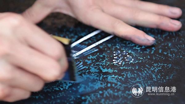 制作漆藝作品過程2 供圖 制作漆藝作品過程2 供圖