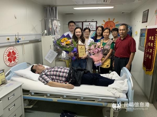 袁先生成功捐出造血干細胞240多毫升 袁先生成功捐出造血干細胞240多毫升