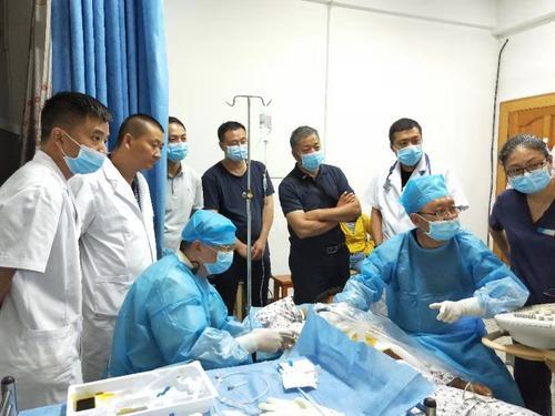 救治7名緬甸籍野生菌中毒者 2.jpeg