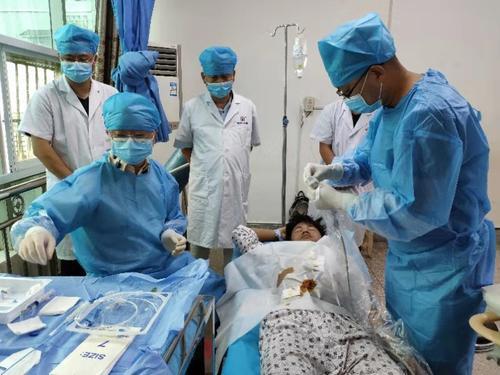 救治7名緬甸籍野生菌中毒者 1.jpeg