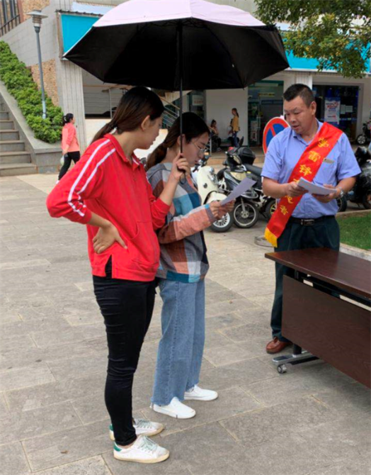 學(xué)生了解定制服務(wù)(昆明公交38車隊(duì)開設(shè)暑期學(xué)生定制服務(wù)) 學(xué)生了解定制服務(wù)(昆明公交38車隊(duì)開設(shè)暑期學(xué)生定制服務(wù))