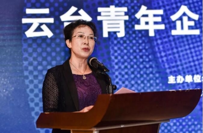 臺(tái)盟云南省委主委、云南省臺(tái)聯(lián)會(huì)長(zhǎng)楊曉紅