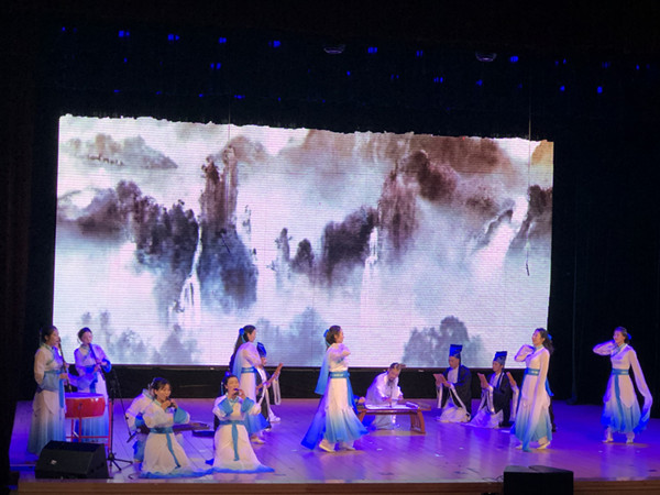 主題鮮明、富有特色、形式多樣的節(jié)目表演