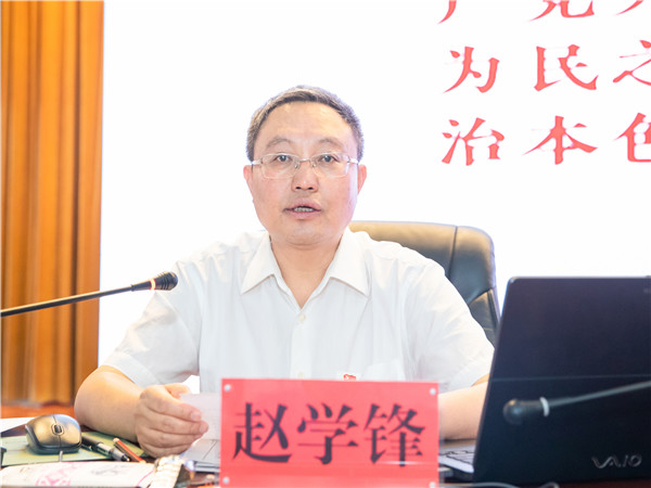 昆明經(jīng)開區(qū)黨工委書記趙學(xué)鋒講黨課 通訊員李偉攝 昆明經(jīng)開區(qū)黨工委書記趙學(xué)鋒講黨課 通訊員李偉攝