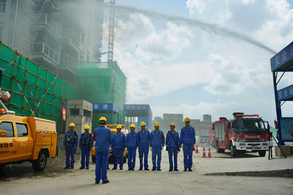 昆明市2019年“安全生產(chǎn)月”高層建筑燃?xì)馐鹿示C合應(yīng)急演練 (2) 昆明市2019年“安全生產(chǎn)月”高層建筑燃?xì)馐鹿示C合應(yīng)急演練 (2)