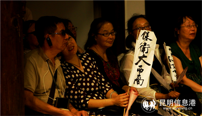 視障朋友們正在“聽話劇”