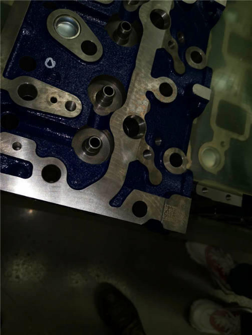 發(fā)動(dòng)機(jī)組裝使用的每一個(gè)零件上都有一個(gè)二維碼，它就是每一個(gè)工件的身份證號(hào)。