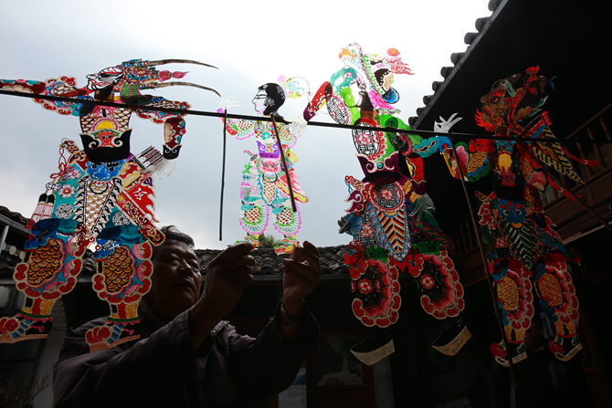 國家級皮影傳承人劉永周 騰沖市委宣傳部提供 國家級皮影傳承人劉永周 騰沖市委宣傳部提供