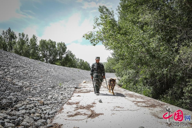 【邊疆黨旗紅】向總書記承諾:一生只做一件事 中哈邊境線上的夫妻哨所