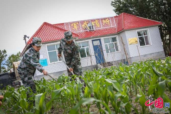 【邊疆黨旗紅】向總書記承諾:一生只做一件事 中哈邊境線上的夫妻哨所