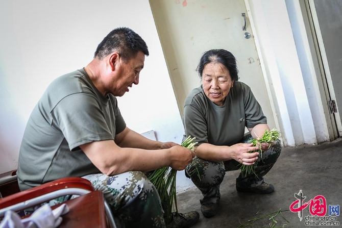 【邊疆黨旗紅】向總書記承諾:一生只做一件事 中哈邊境線上的夫妻哨所