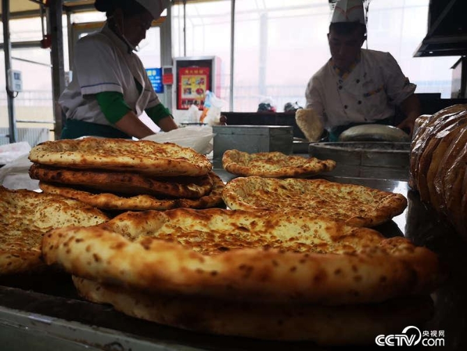 和田夜市。（何川 攝）