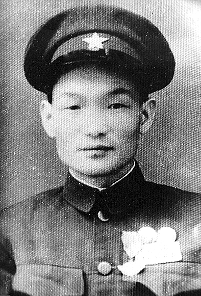 湯景仲：文武兼?zhèn)渲笓]員