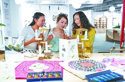 堅(jiān)定文化自信 提高國(guó)家文化軟實(shí)力 堅(jiān)定文化自信 提高國(guó)家文化軟實(shí)力