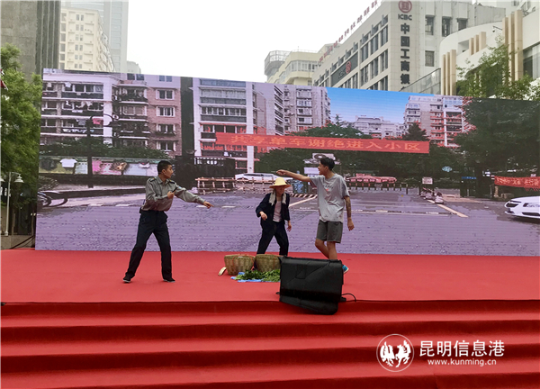 小品《擺攤風(fēng)波》