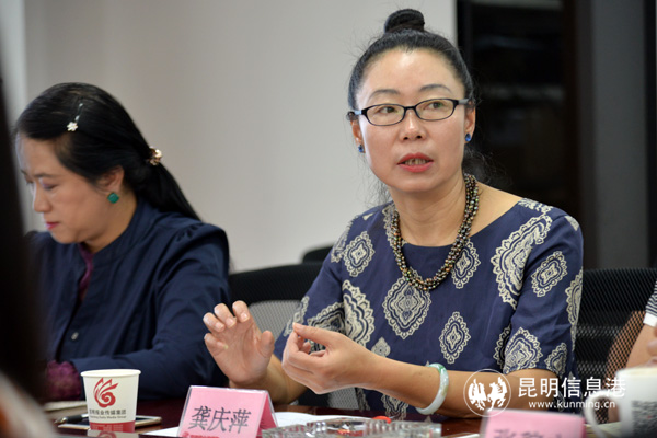 網(wǎng)絡(luò)作者代表“花間一壺酒”發(fā)言。記者合宇聰攝